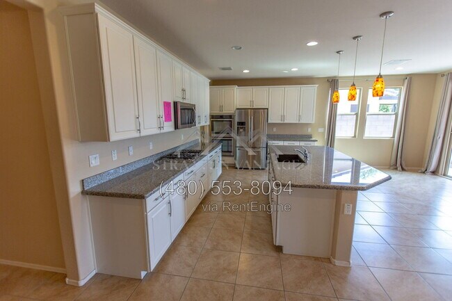 Building Photo - 18295 W Saguaro Ln