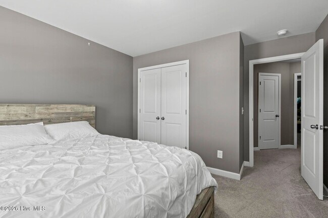 Building Photo - 709 W Warner Ct