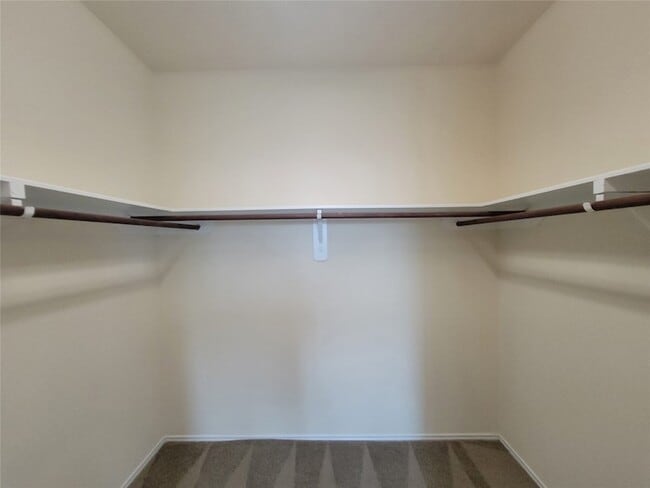 Building Photo - 2410 Lakecrest Village Ct