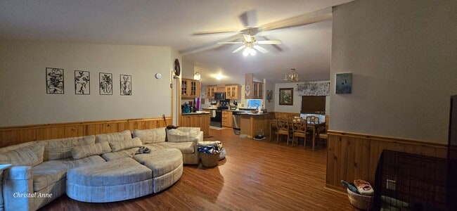 Building Photo - Looking for a room mate PRIVATE 2 Bedroom 1 Bath