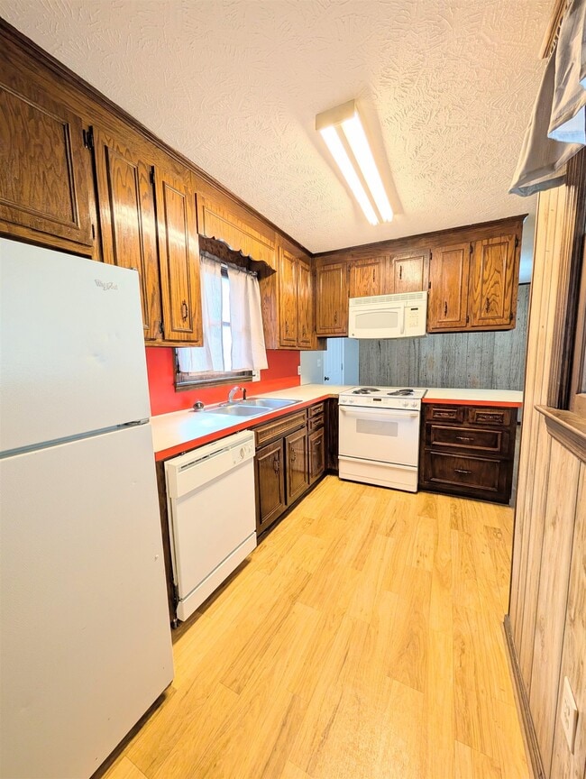 Building Photo - 6003 Sunrise Dr