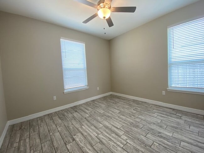 Building Photo - DCR642