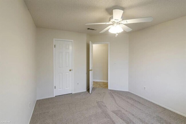 Building Photo - 6707 Carisbrooke Ln