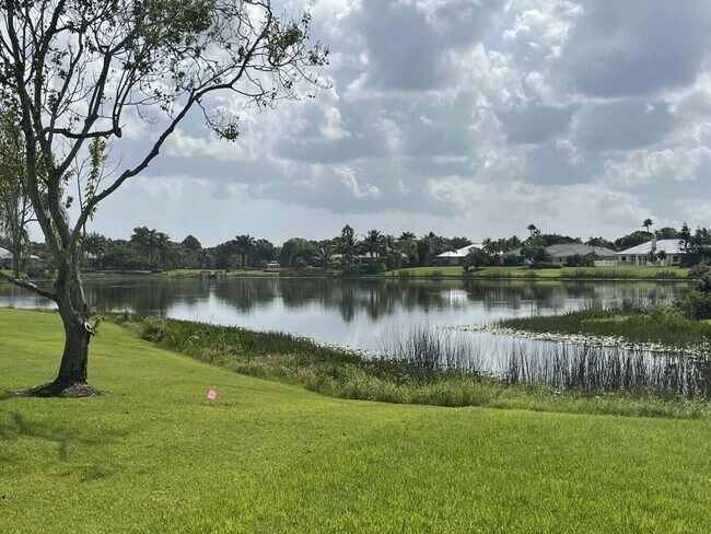 Building Photo - 4898 SW Lake Grove Cir