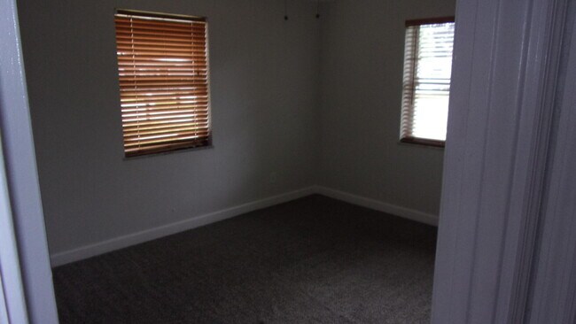 Building Photo - 195 SE Serenata Ct
