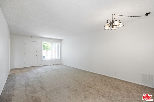 Building Photo - 5464 Evelyn Dr