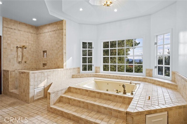 Building Photo - 533 E Sierra Madre Ave