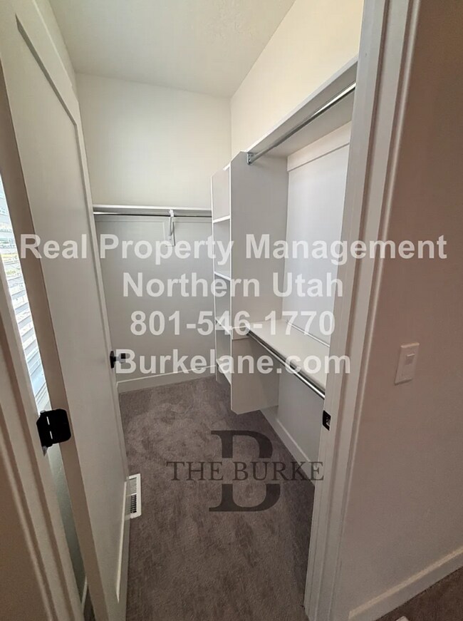 Building Photo - Newly Built 3 Bed 2.5 Bath Townhouse in Farmington