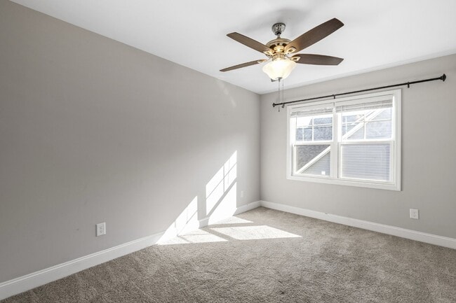 Building Photo - Stonebay Townhome