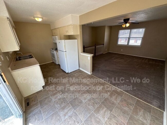 Building Photo - 405 NE Westwind Dr