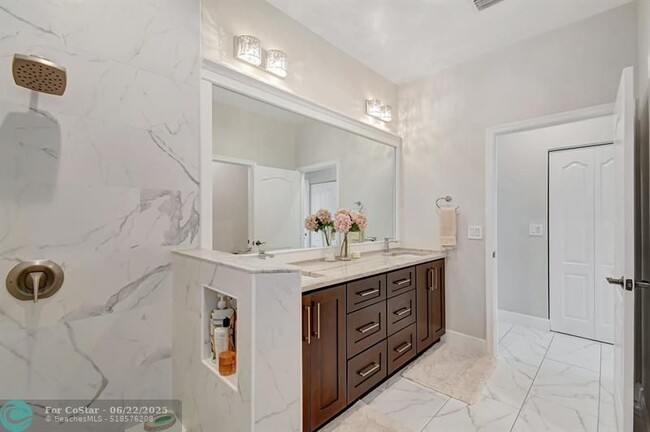 Building Photo - 6041 SW 195th Ave