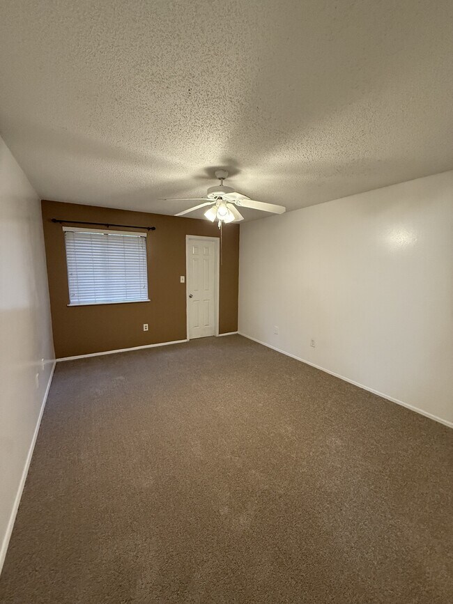 Building Photo - 151 Waterfall Way