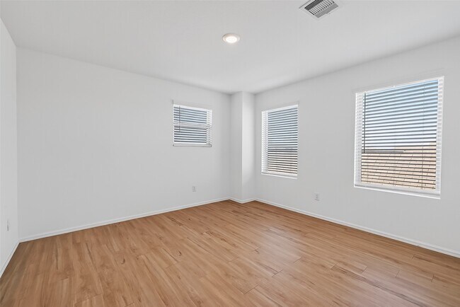 Building Photo - 7402 Clover Chase Dr