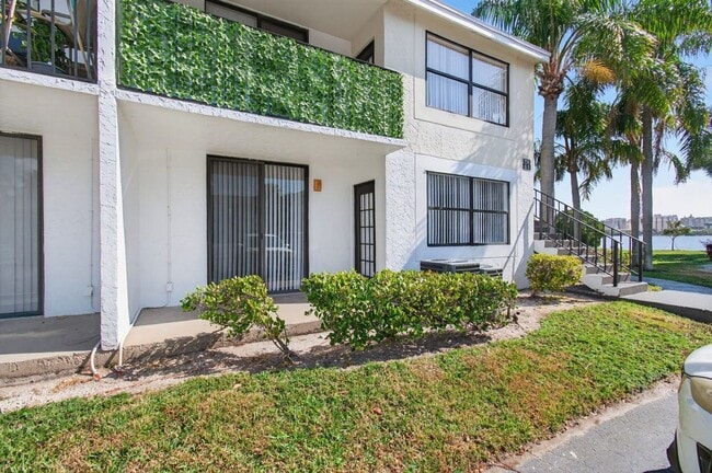 Building Photo - ONE BEDROOM ONE BATHROOM!! WATERFRONT COMMUNITY!