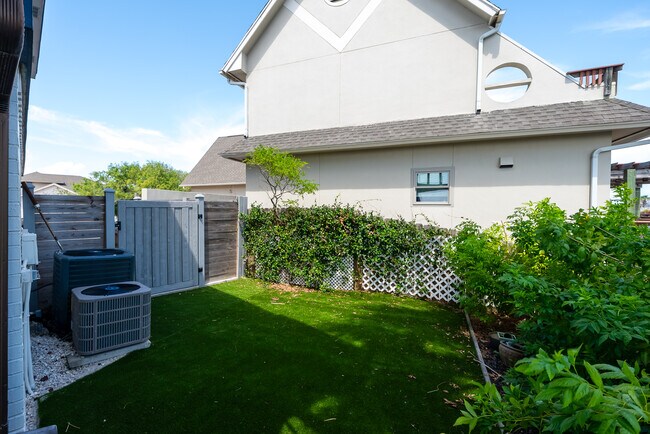 Building Photo - 13705 Cayo Cantiles St