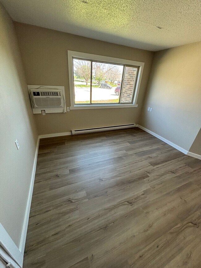 Building Photo - Fairview Apartments