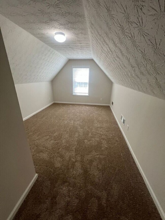 Building Photo - Beautiful Home in the Highly Sought-After ...