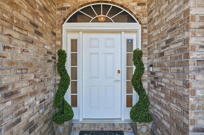 Building Photo - 6 Reybury Ln