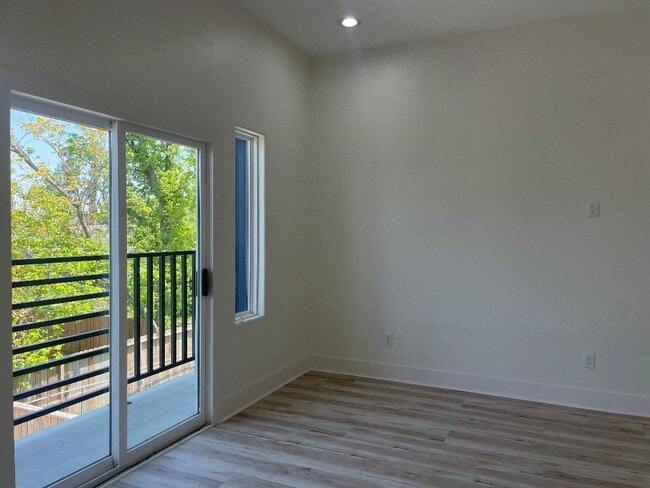 Building Photo - 201 E 37th St