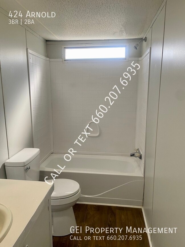 Building Photo - 424 Arnold-