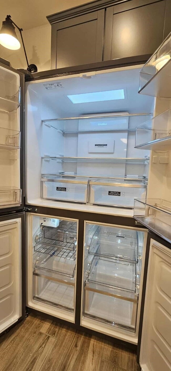 Building Photo - 8434 Bay Oaks Dr