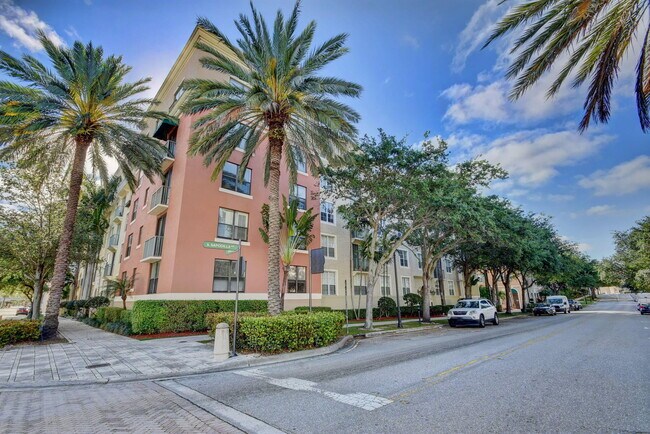 Building Photo - 720 S Sapodilla Ave
