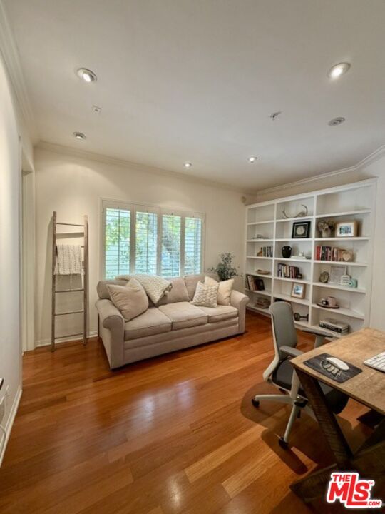 Building Photo - 410 N Oakhurst Dr