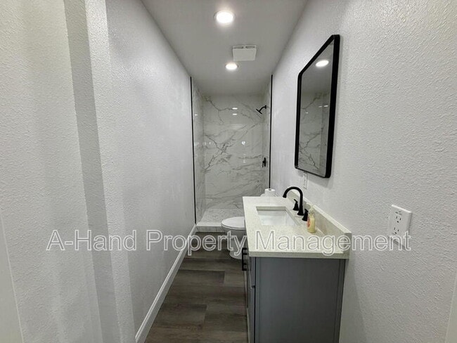 Building Photo - 15945 Villa City Rd