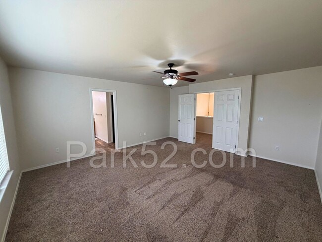 Building Photo - Puyallup 4 Bedroom 2.5 Bath Single Family Home