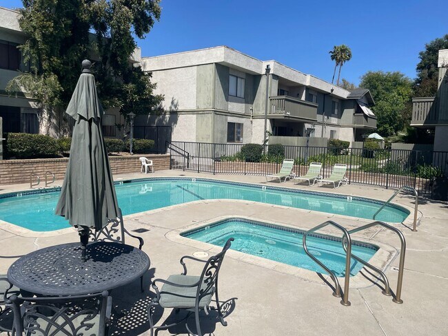 Building Photo - Spacious Condominium in Claremont School District! Ready for Immediate Move-in!!