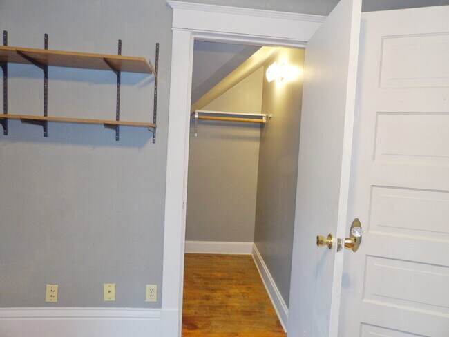 Building Photo - 3 Bedrooms | 2 Bathrooms Near UofM