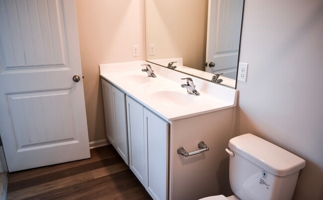 Building Photo - Stunning Brand New End Townhome