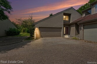 Building Photo - 701 Charing Ct