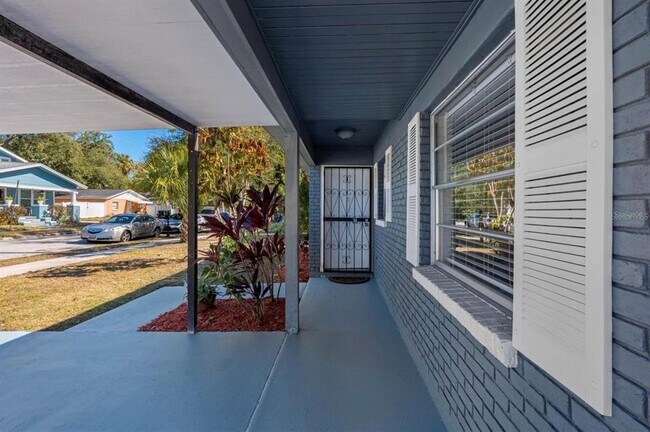 Building Photo - 1740 W Walnut St