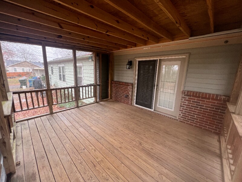 Building Photo - 80 18th Ave NW