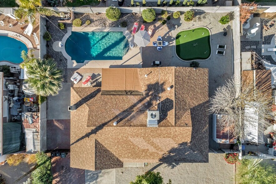 Building Photo - 4820 E Poinsettia Dr
