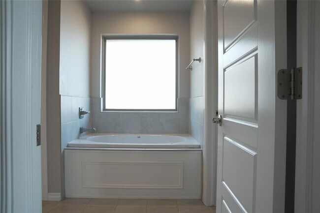 Building Photo - 5216 Bing Cir