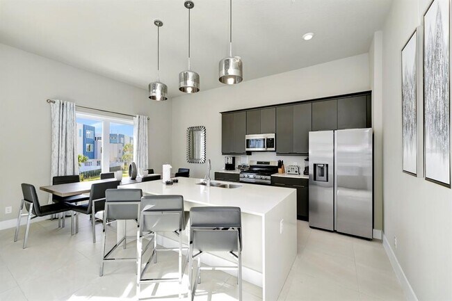 Building Photo - 7740 Sandy Ridge Dr