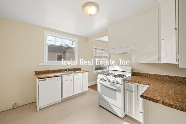 Building Photo - Nice 3 Bedroom and 2 Bath House with Backyard