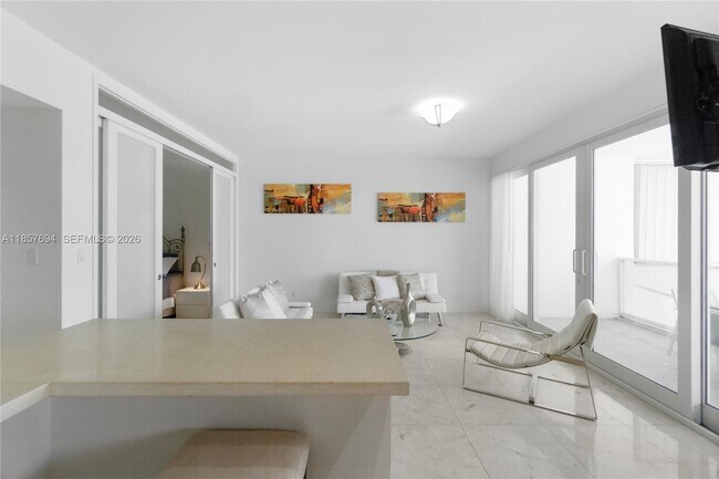 Building Photo - 100 Lincoln Rd