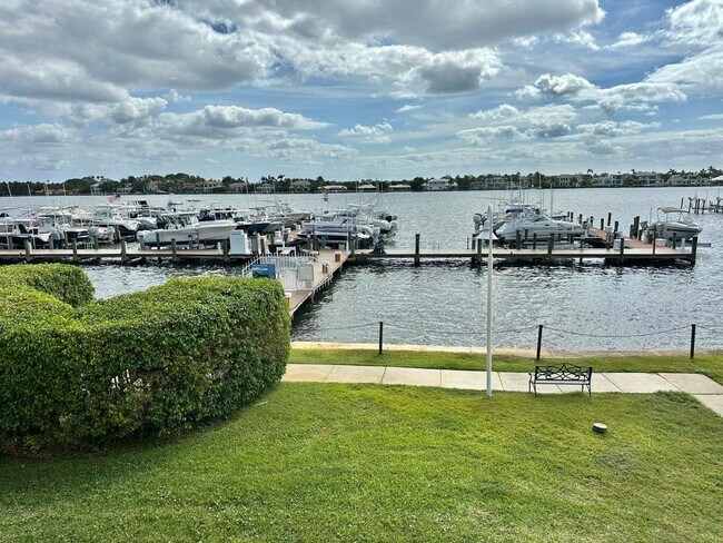 Building Photo - 180 Yacht Club Way