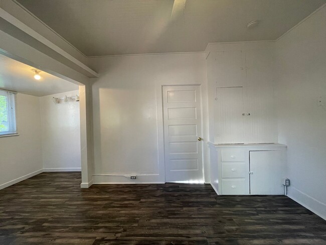 Building Photo - 829 15th St