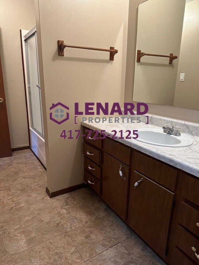 Building Photo - Lexington Duplex