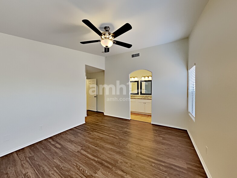 Building Photo - 2165 W Burlwood Way