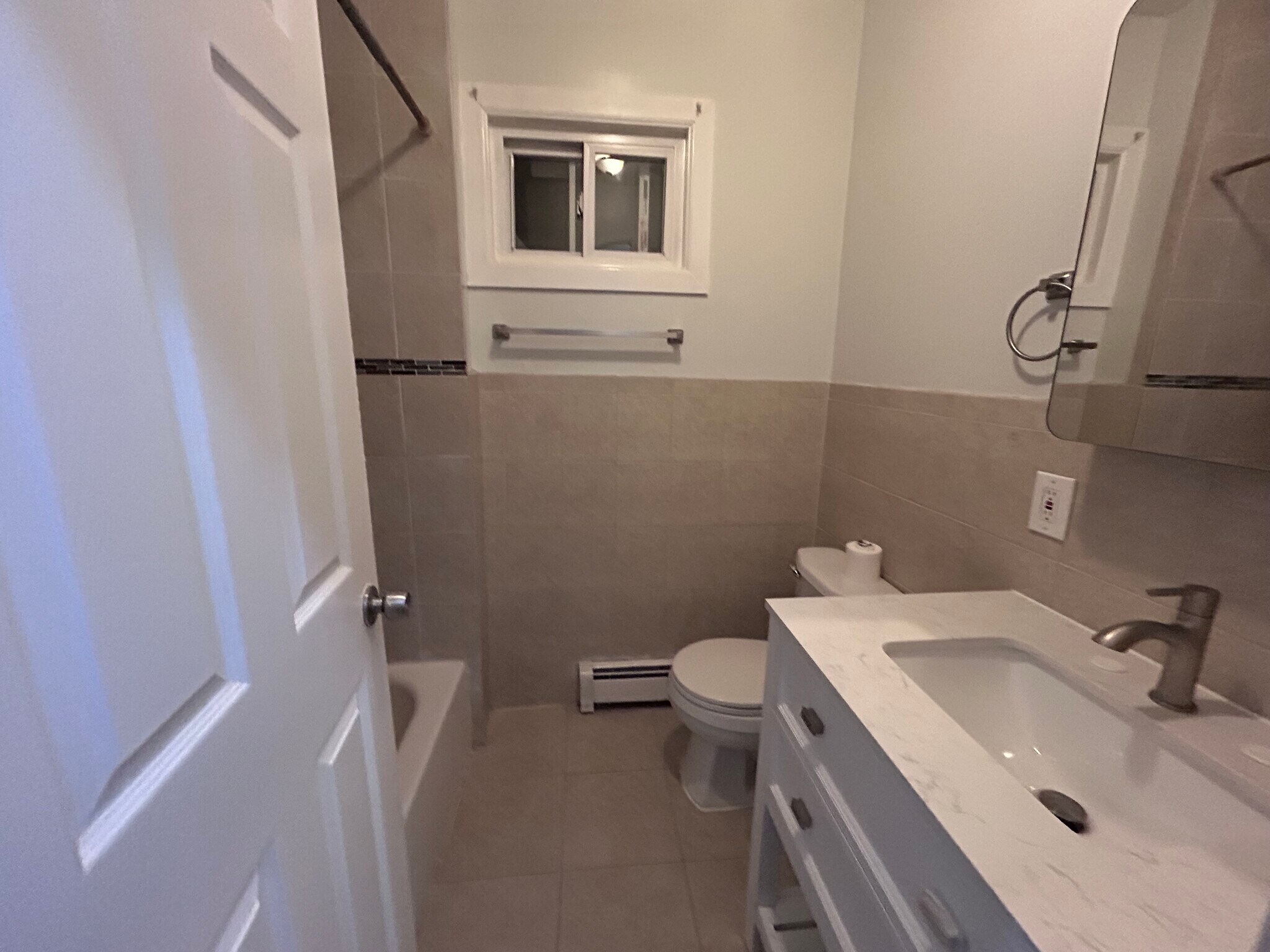 Building Photo - 424 58th St