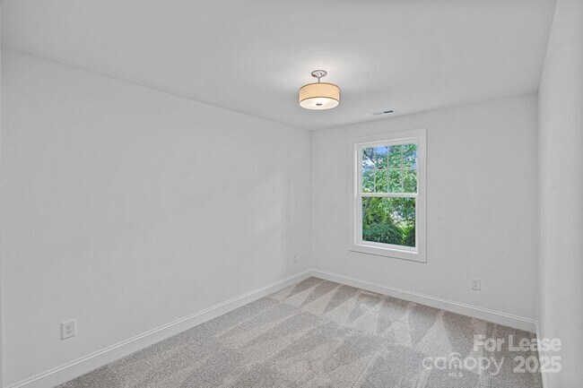 Building Photo - 1306 Moretz Ave