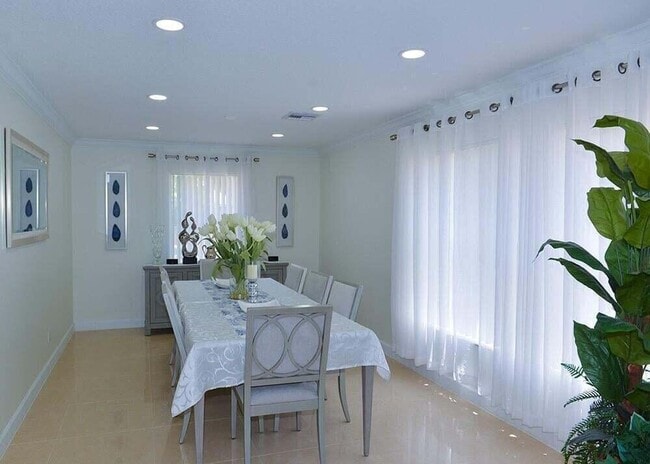 Building Photo - 6125 NW 40th St