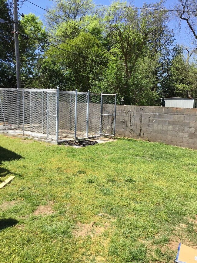 Building Photo - GORGEOUS 4/3 BROADMOOR HOME-UPDATED-MUST SEE