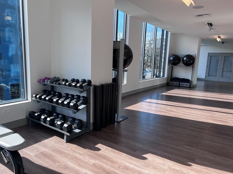 Full_Gym - 2510 6th Ave