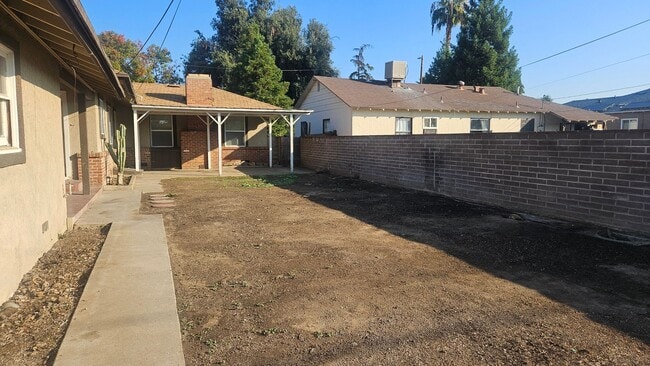 Building Photo - WOW!  Very Nice Updateds 3/1 Near Chestnut...